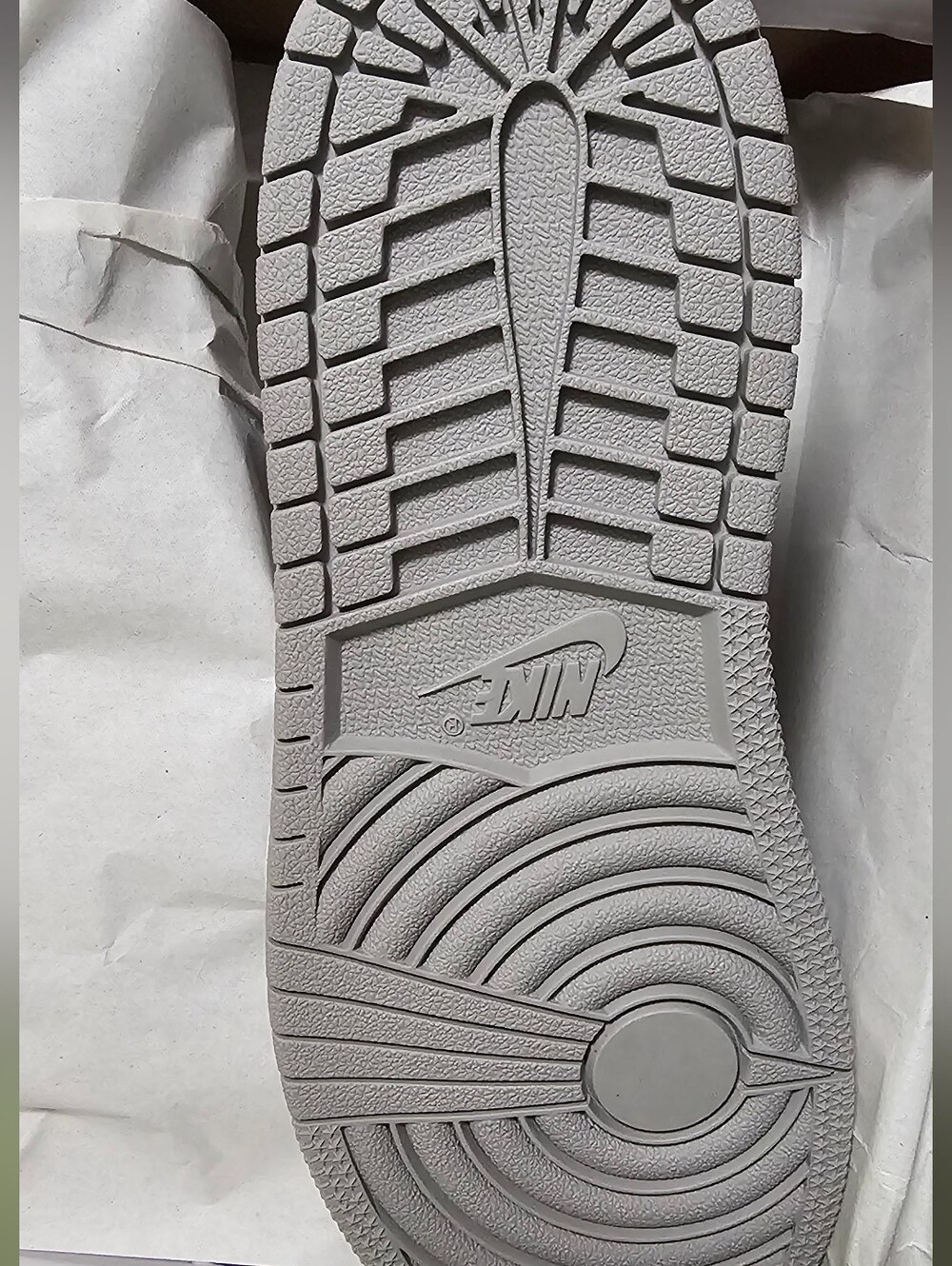 BNIB Nike Jordan 1 Retro High OG Black, Grey & White Size 3 (Youth) Retail $140 - Picture 7 of 8